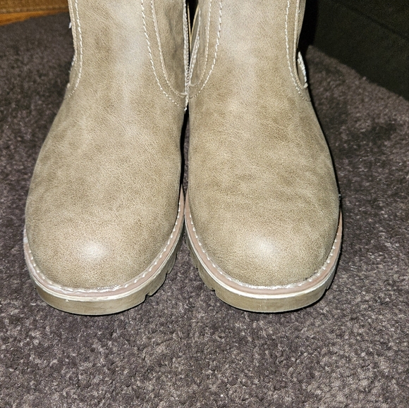 Patrizia Halvor Bootie Women's size 10, worn once, like new, excellent condition - Picture 4 of 9